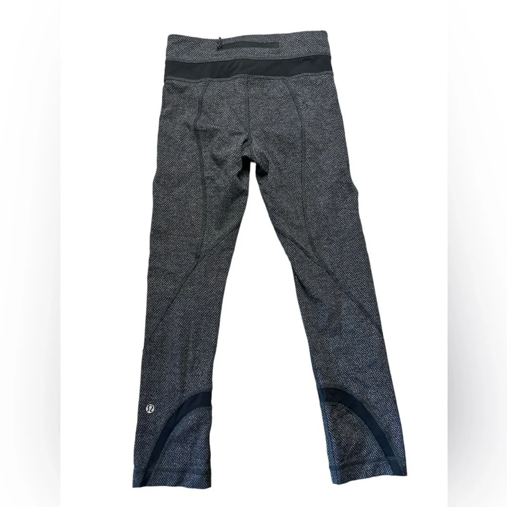 Lululemon Run: Inspire Crop II *All Luxtreme Herringbone B size 2 - Picture 2 of 4